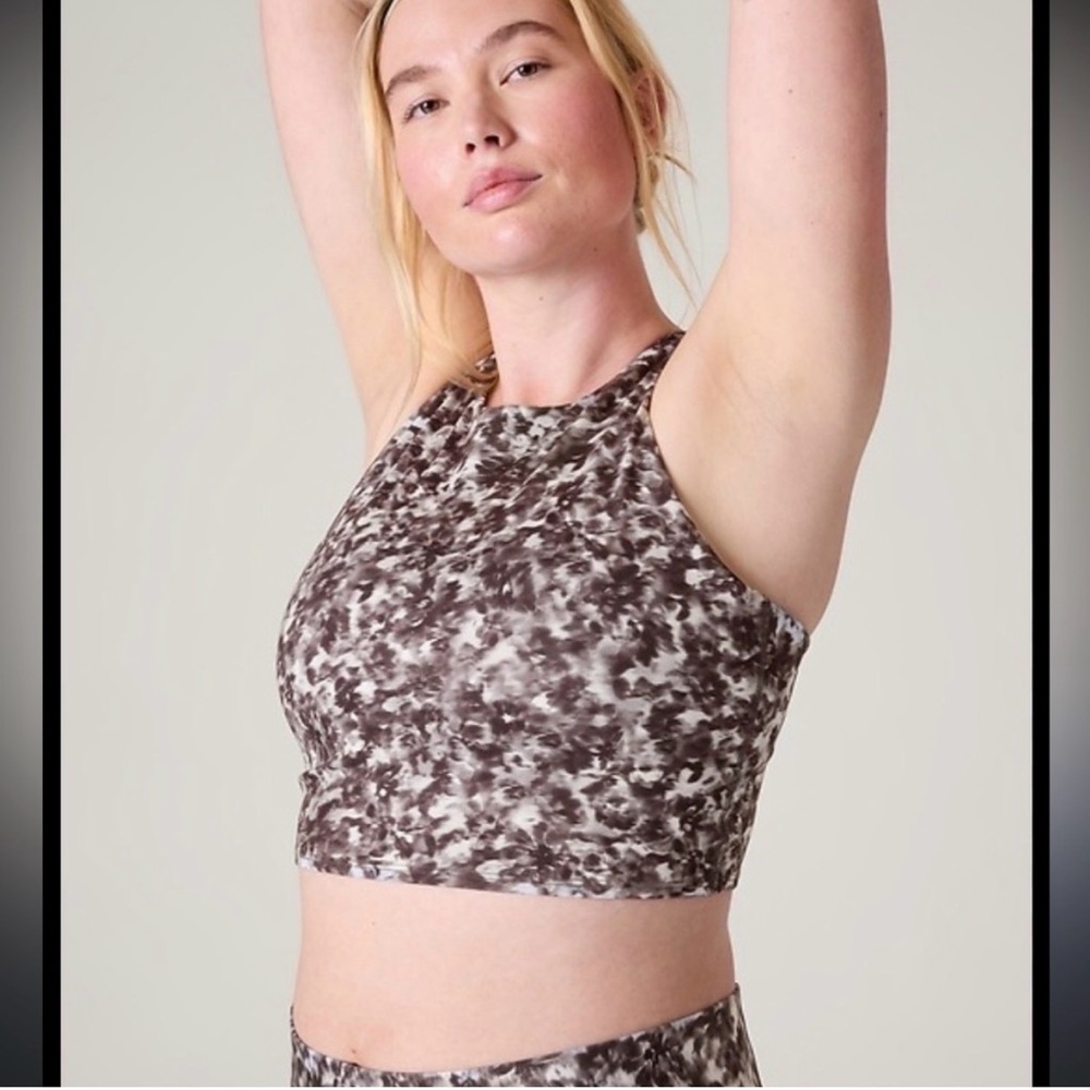 Athleta Conscious Crop